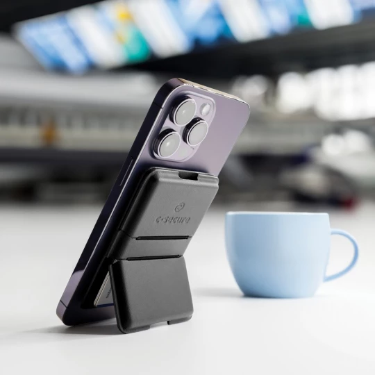 C-Secure MagSafe phone wallet (P820.9901)-1